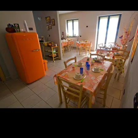 Bed & Breakfast Casa Rosso Blu Zia Vivina 3*